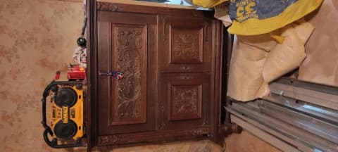 Stima del Mobile Antico in Legno: Come Determinare il Suo Valore?