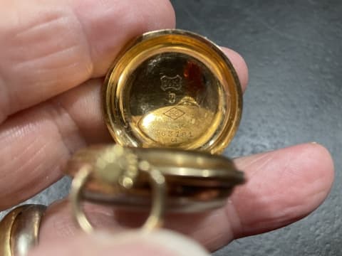 Stima di Orologio Medaglione in Oro 14kt – Perizia Professionale
