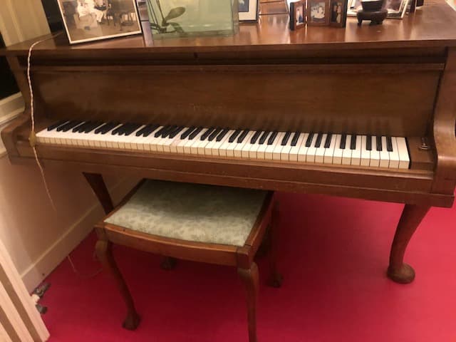 Stima Prezzo Mobile Antico: Pianoforte 1/2 Coda Risalente Agli Anni 30 Fabbricante Bluthner, Molto Bello E In Buone Condizioni.