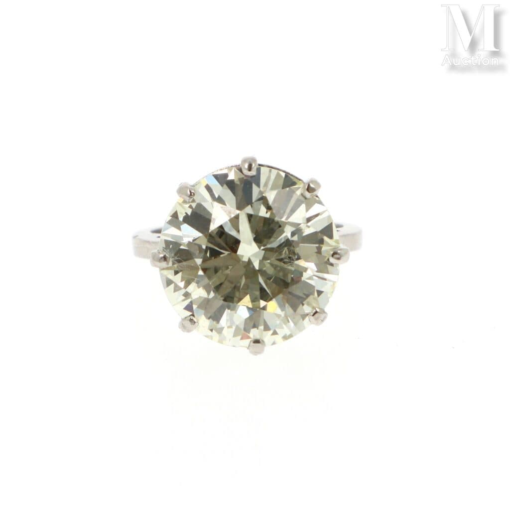 Anello con diamante solitario: aggiudicato 68 000 € a Parigi, Drouot