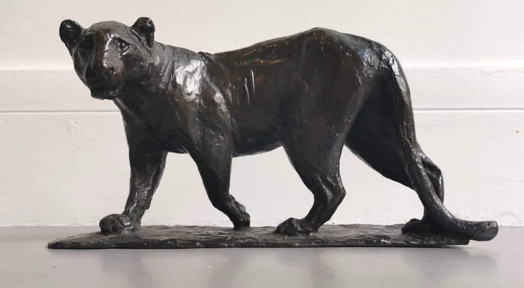 Scultura in bronzo “Lionessa” di Roger Godchaux : Asta e stima Scultura in bronzo “Lionessa” di Roger Godchaux : Asta e stima