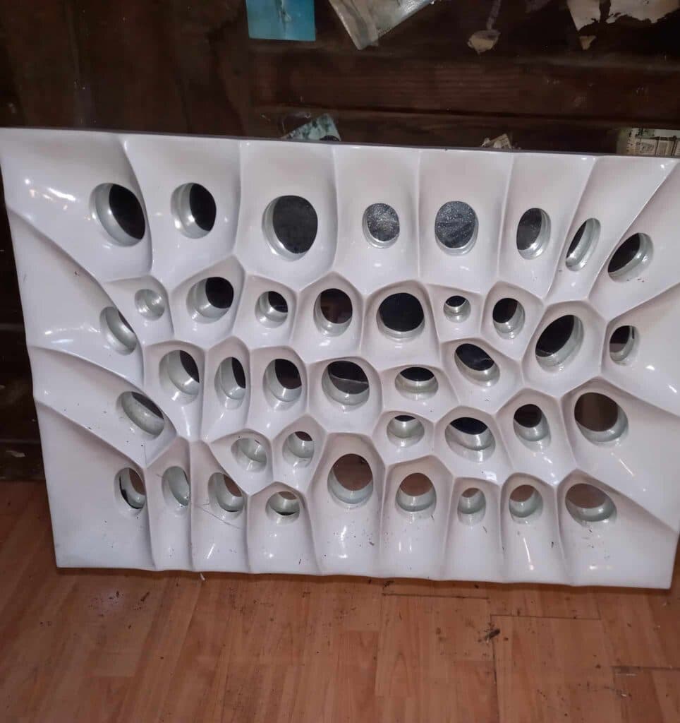 Stima del valore di uno specchio design moderno bianco White Wave di CM Creation – 74cm x 110cm.