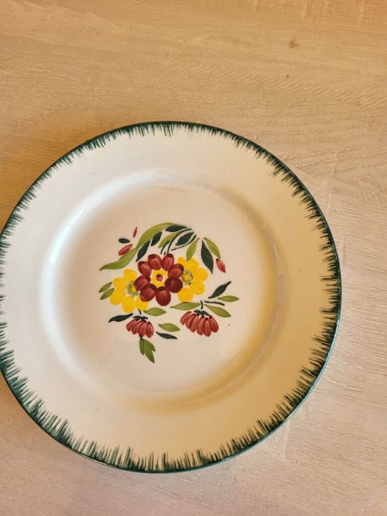 Stima di Prezzo per la Ceramica Antica di Servizio Piatti in Porcellana Opaca Luneville K G Eau Bonne: Piatti Fondi Piani e Dessert, Più Zuppiera.