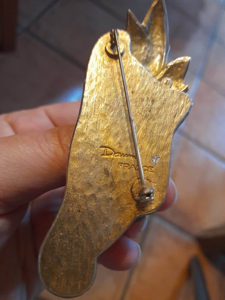 Stima Gioielli: Magnifico Spilla lucertola daume a forma di foglia dorata, 10cm per 4 di larghezza.