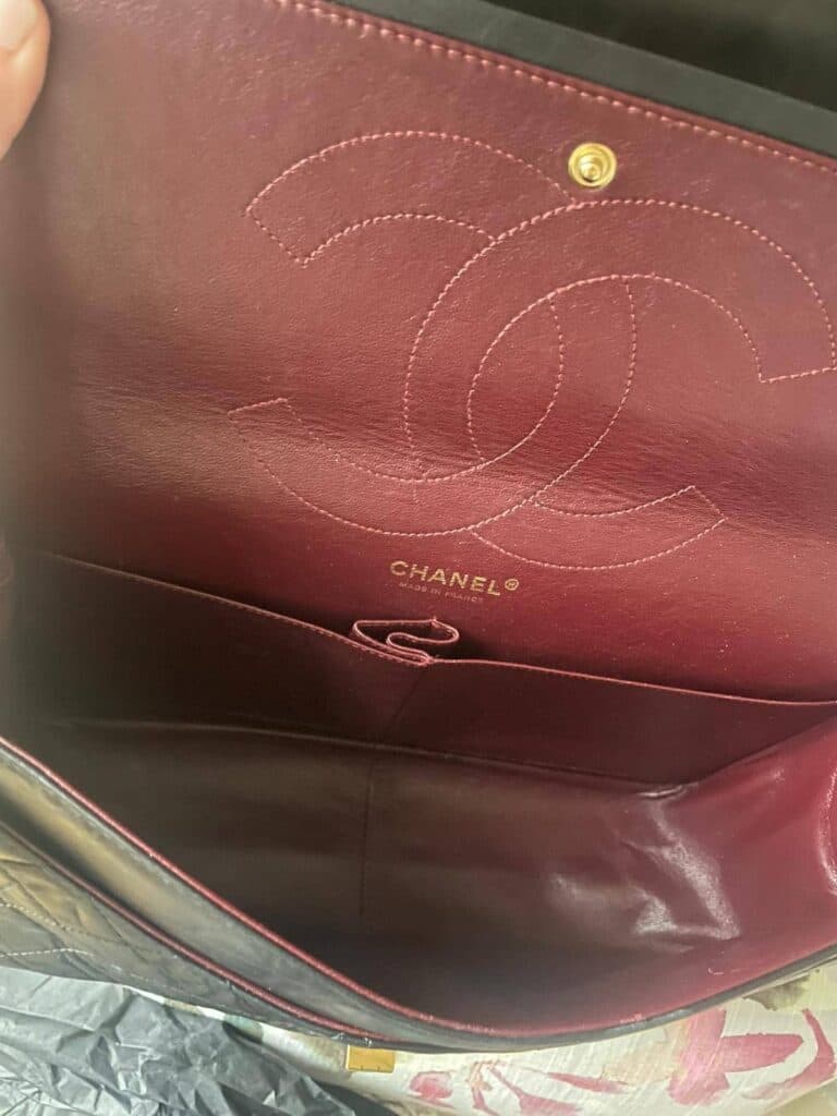 Stima di Prezzo di una Borsa Chanel 2.55 Vintage in pelle nera