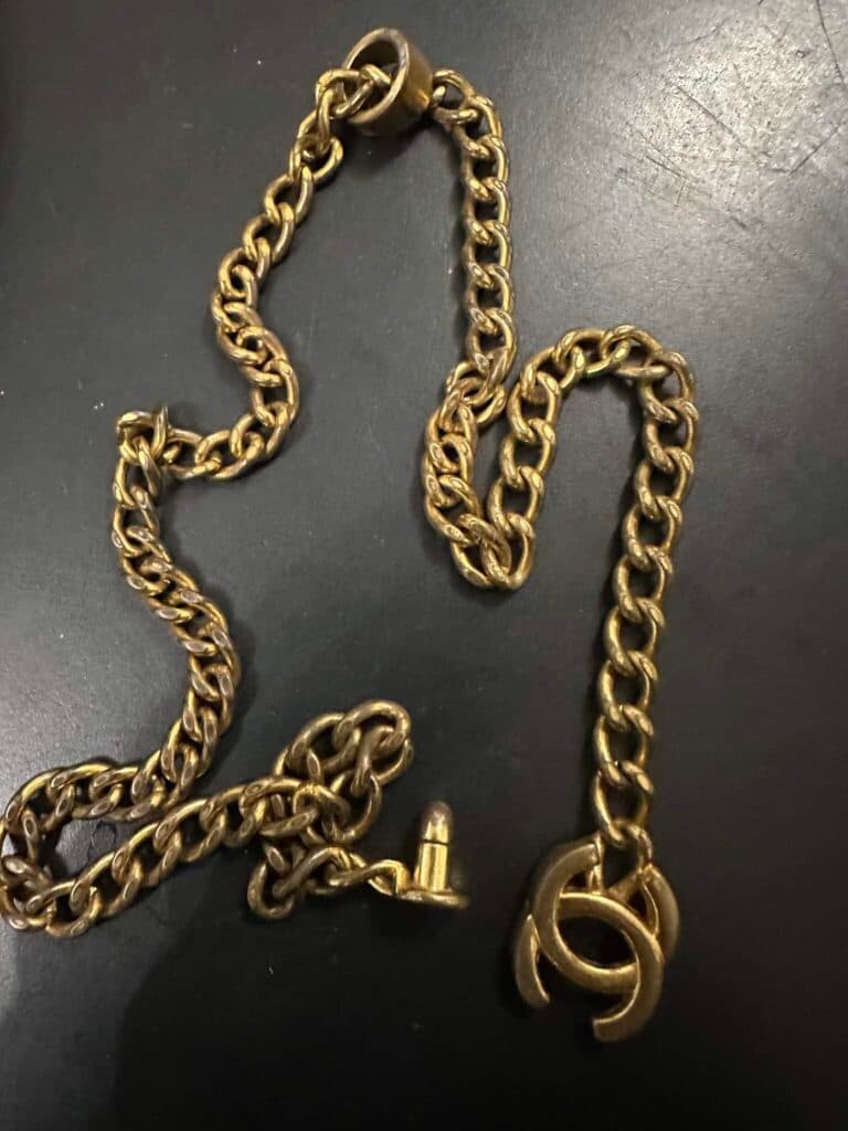 Stima di Prezzo di un Anello in Gioielli di Marca Chanel con un Peso di circa 50g.