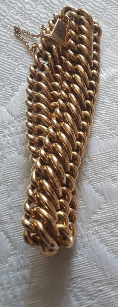 Stima di un anello in oro rosa a maglia americana