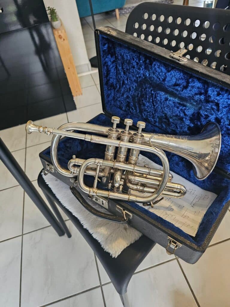 Stima cornetto a pistoni Antoine Courtois in buone condizioni con astuccio