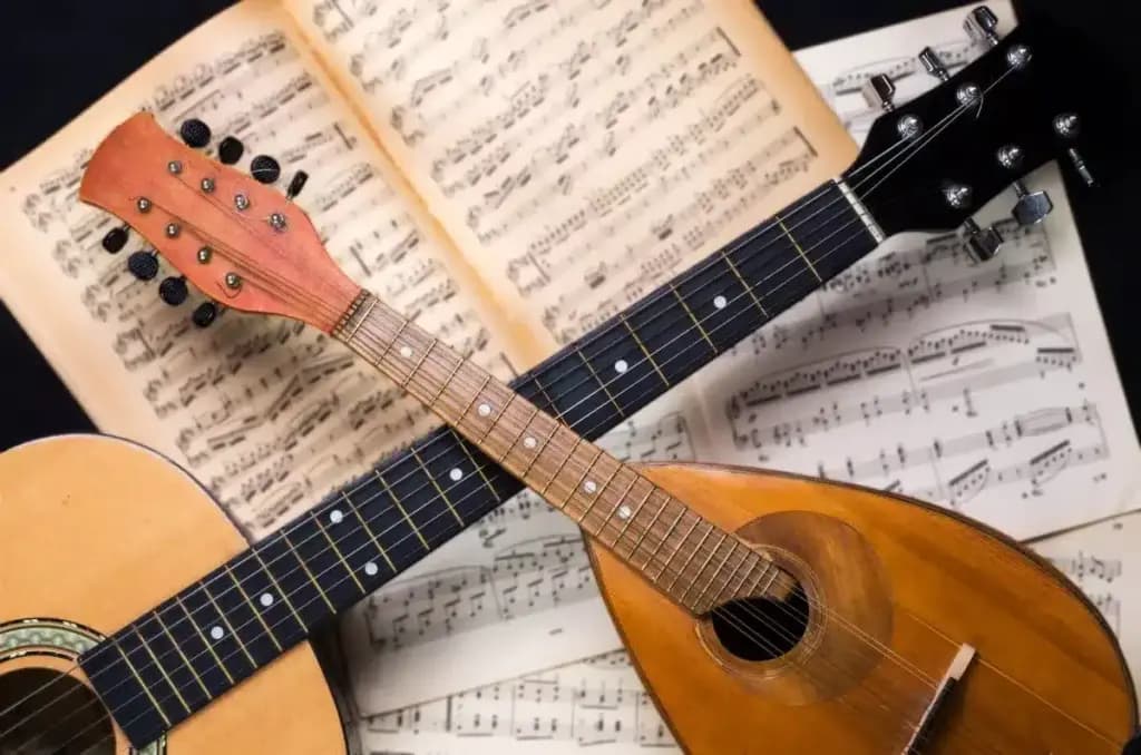 Chitarra barocca – stima gratuita Chitarra barocca – stima gratuita