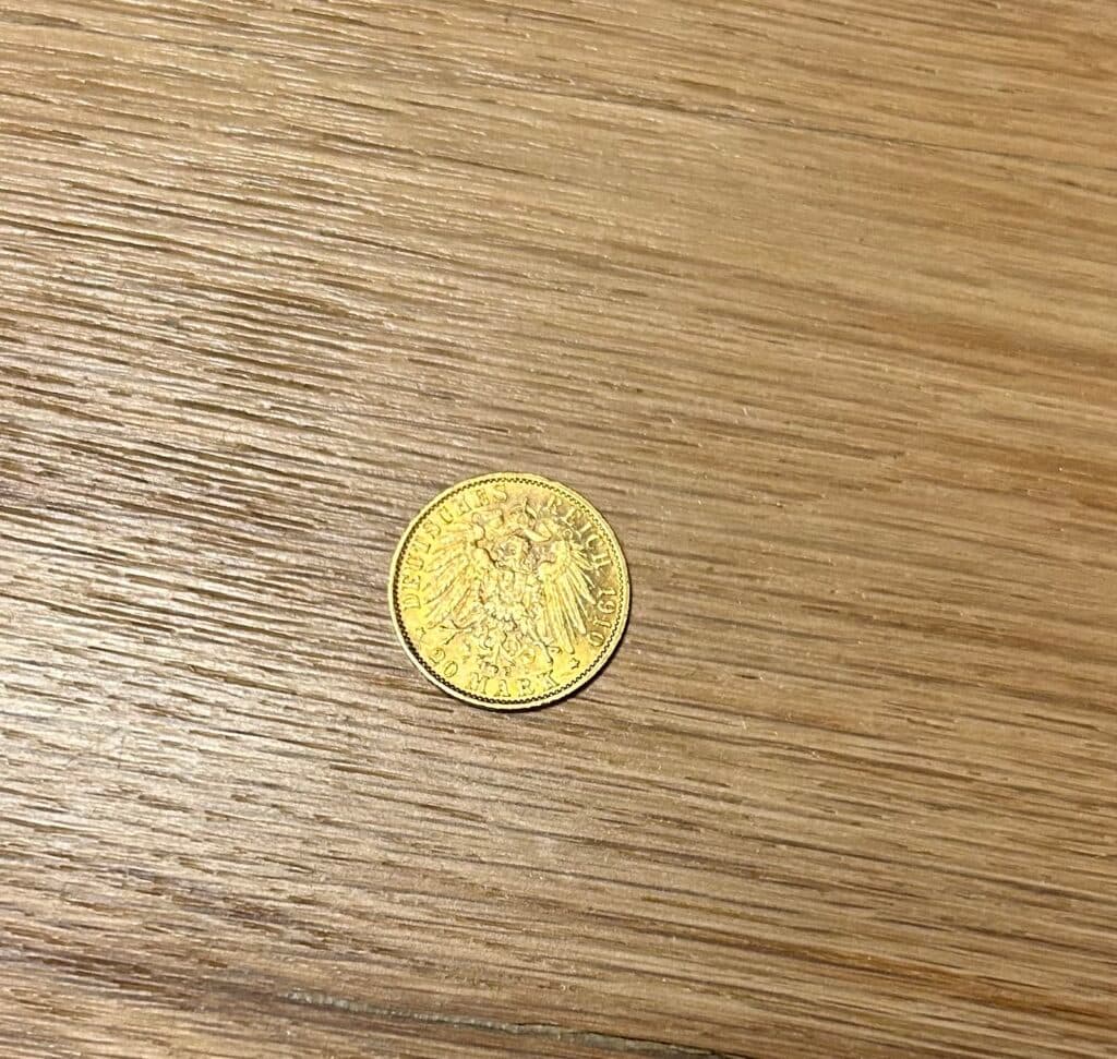 Stima del valore di un pezzo da 20 Deutsche Mark in oro in ottime condizioni