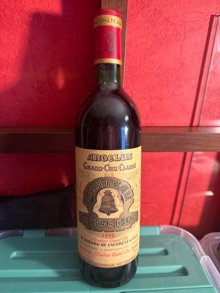 Stima del valore di una bottiglia di vino Angelus nella categoria Vino e Alcol