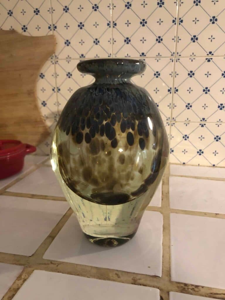 Stima Art Deco : Un vaso firmato Novaro Biot in vetro soffiato di 15 cm di altezza