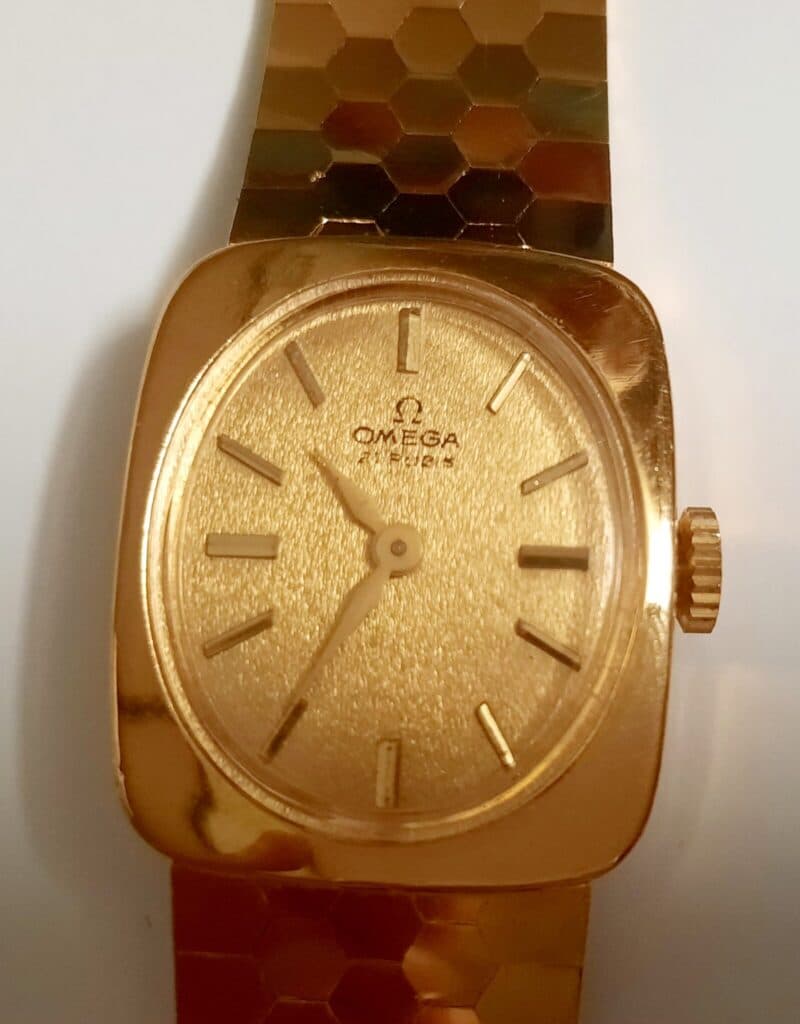 Stima di valore per un Orologio Omega 21 Rubini in Oro 18 Carati brillante risalente agli anni 1920 o 1930 in ottime condizioni