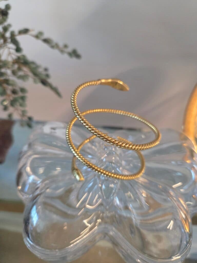 Bracciale in stile serpente realizzato in oro 18 carati risalente agli anni ’50-’60 e pesante 72 grammi