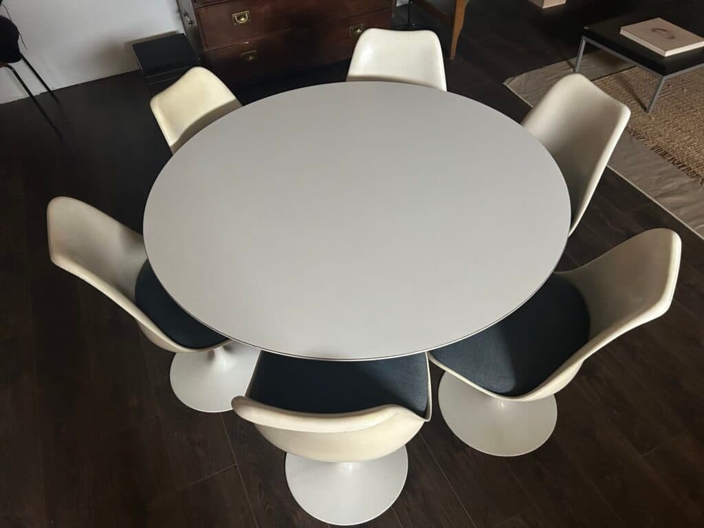 Titolo: Magnifico insieme di Tavolo rotondo Knoll e 6 sedie Tulipano d’epoca fine anni ’70 per amanti del design iconico