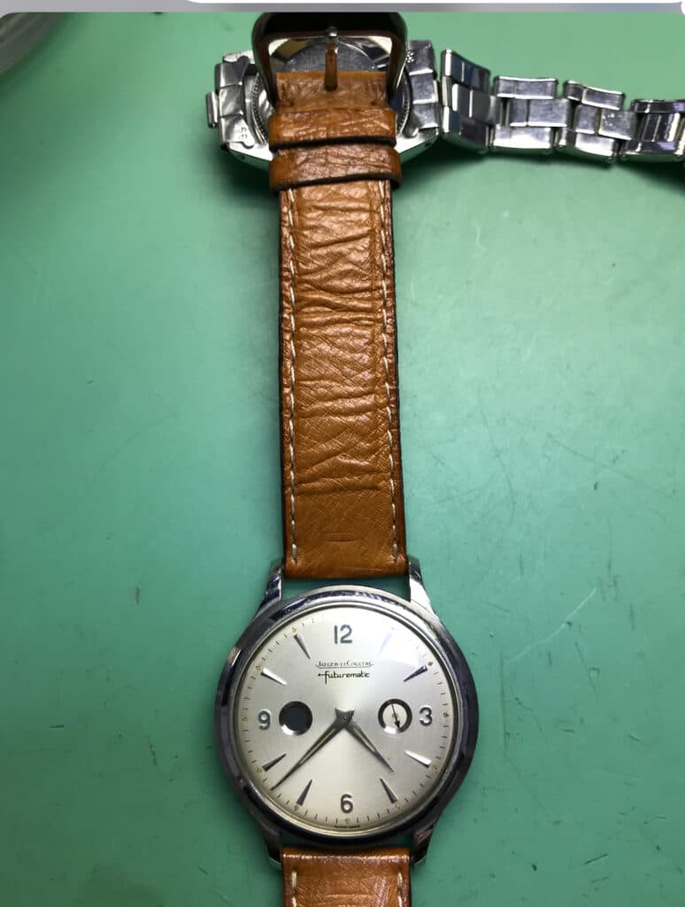 Stima precisa dell’Orologio Jaeger-LeCoultre Futurematic in acciaio E 502 soprannominato ‘Porthole’ dai collezionisti, modello unico con movimento automatico Calibro 837.