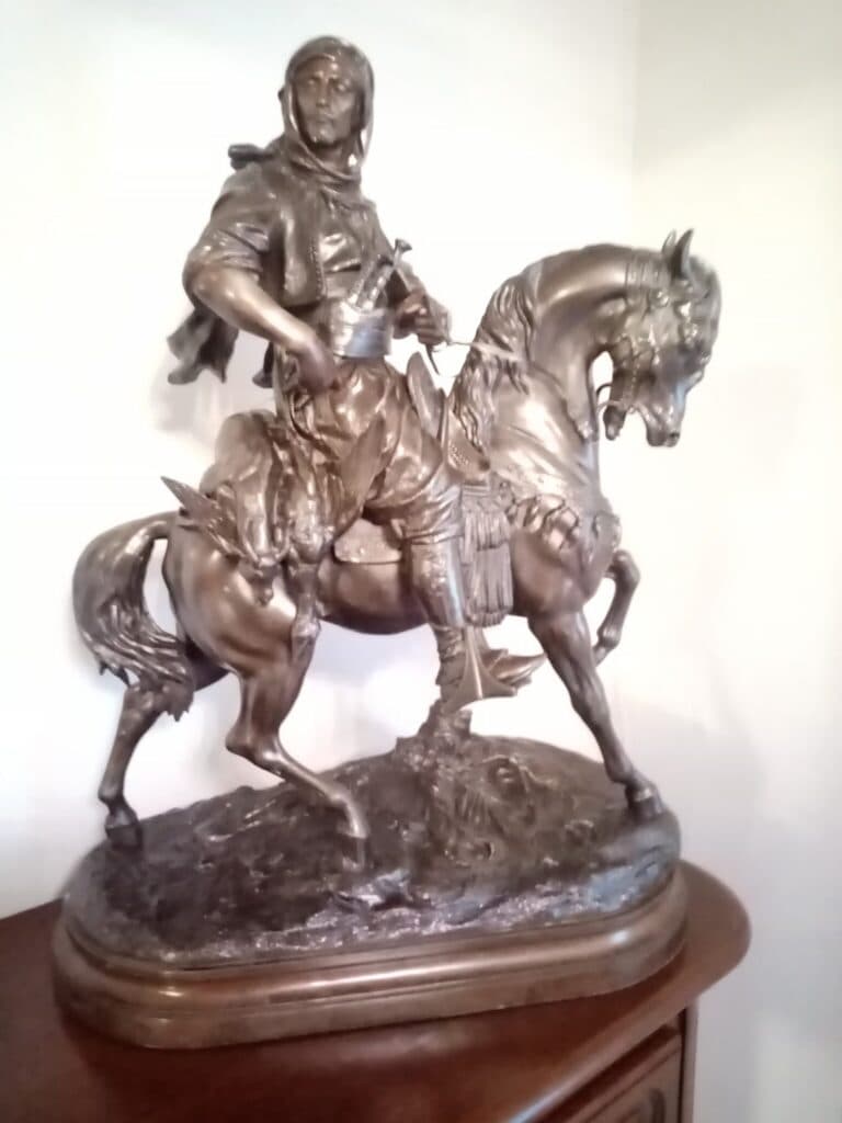 Stima del valore della scultura intitolata Cavaliere Arabo firmata da Barrye e Guillaumin