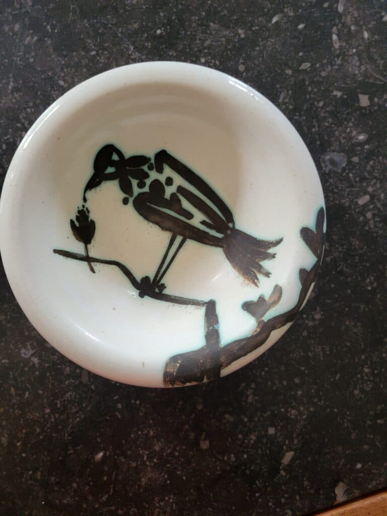 Stima di valore per una ceramica moderna: Portacenere edizione Picasso di 15 cm in ceramica bianca dipinta