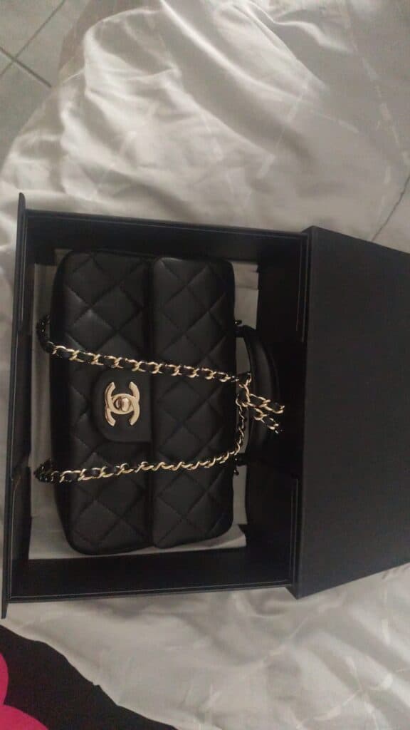 Valutazione del Valore di una Borsa Chanel nella Moda Vintage