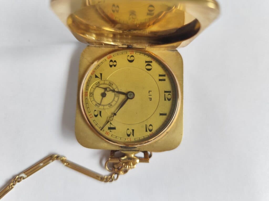 Stima precisa di un orologio da tasca Lip monogrammato, conservato in perfette condizioni di funzionamento